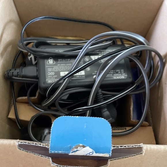 Sony CD Mavica Digital video/ Camera with CD-RW - Picture 11 of 16